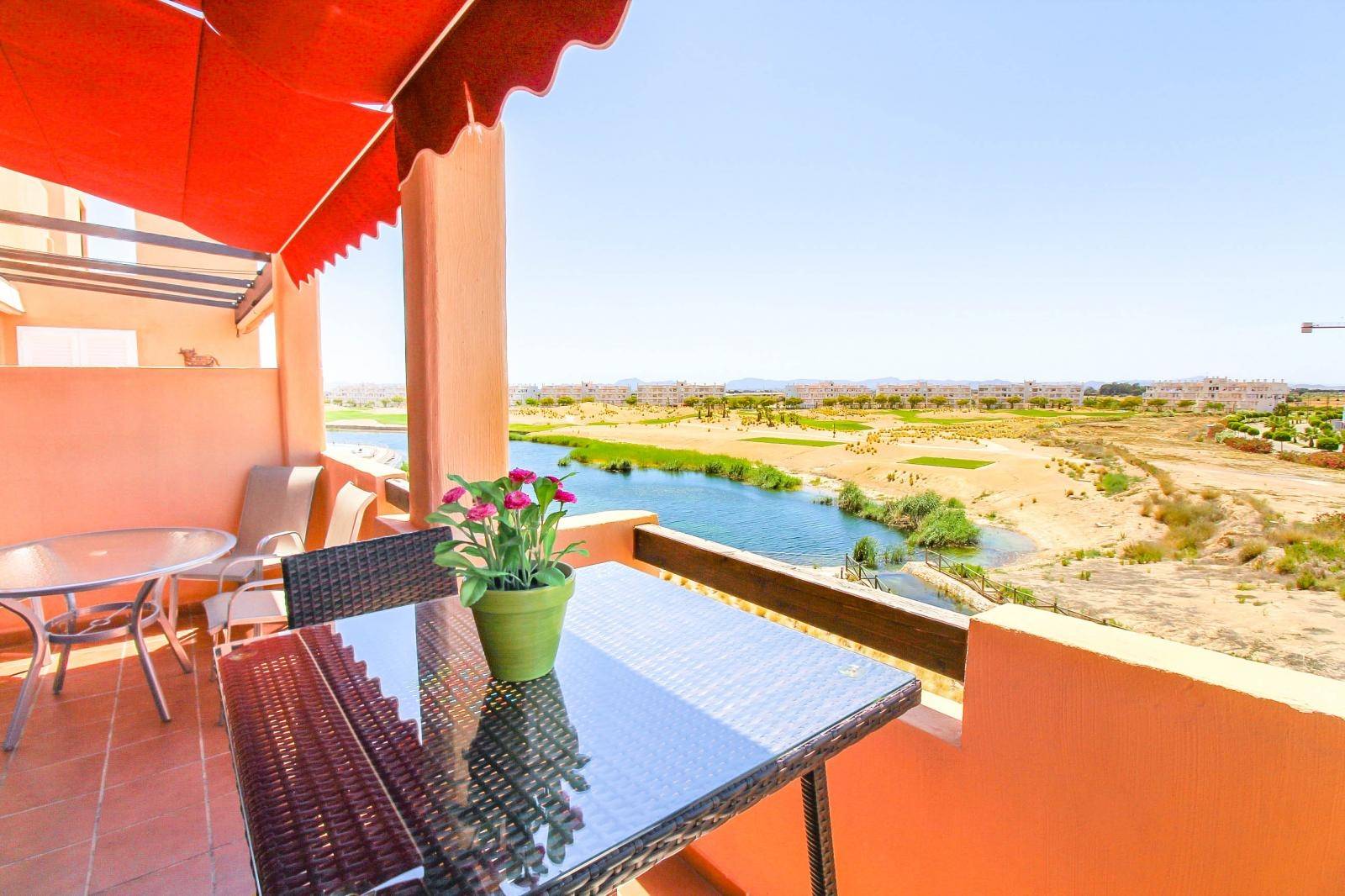 SPEKTAKULÆR PENTHOUSE MED STOR TERRASSE PÅ EN EKSKLUSIV GOLFBANE