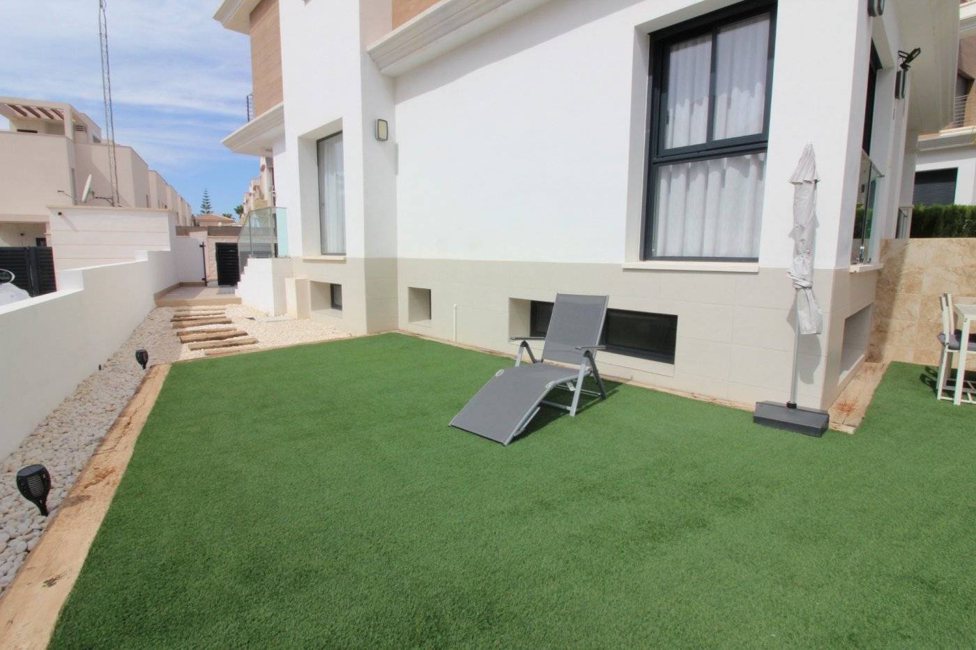 BUNGALOW DUPLEX PLANTAS 2+2 Y PARKING EN CIUDAD QUESADA ROJALES