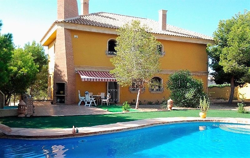 GRAN FINCA DE 12947 METROS CUADRADOS CON CASA DE LUJO