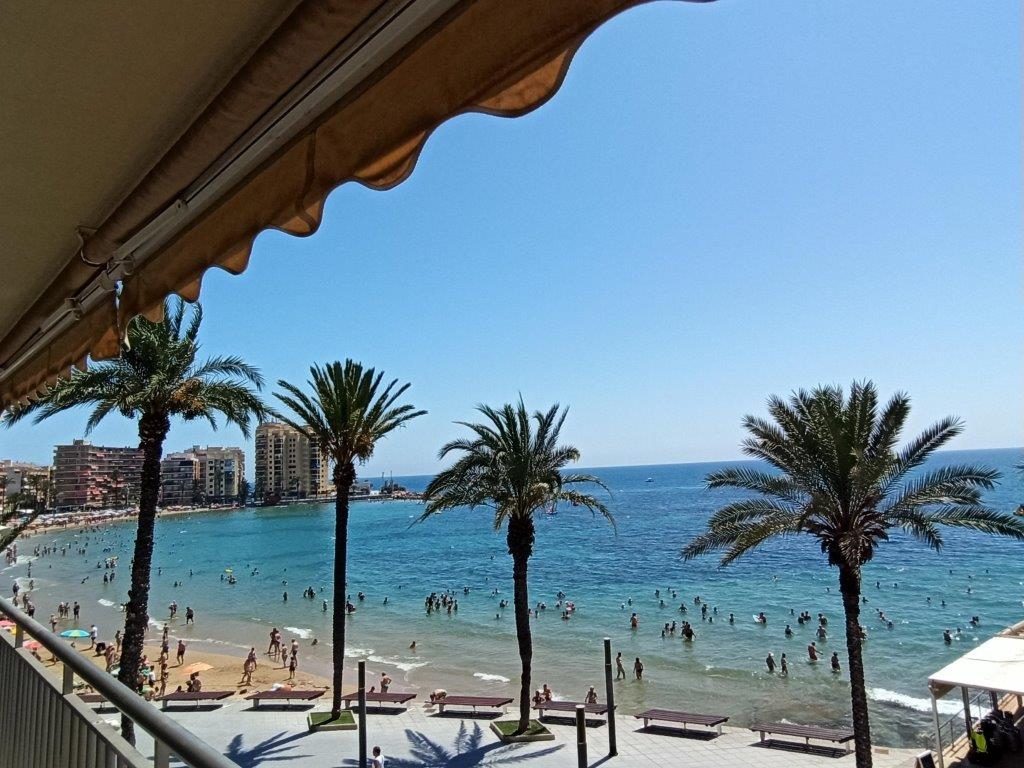 WOHNUNG IN 1. LINIE PLAYA DEL CURA MIT MEERBLICK