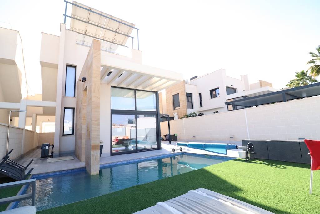 Villa for sale in Orihuela Costa