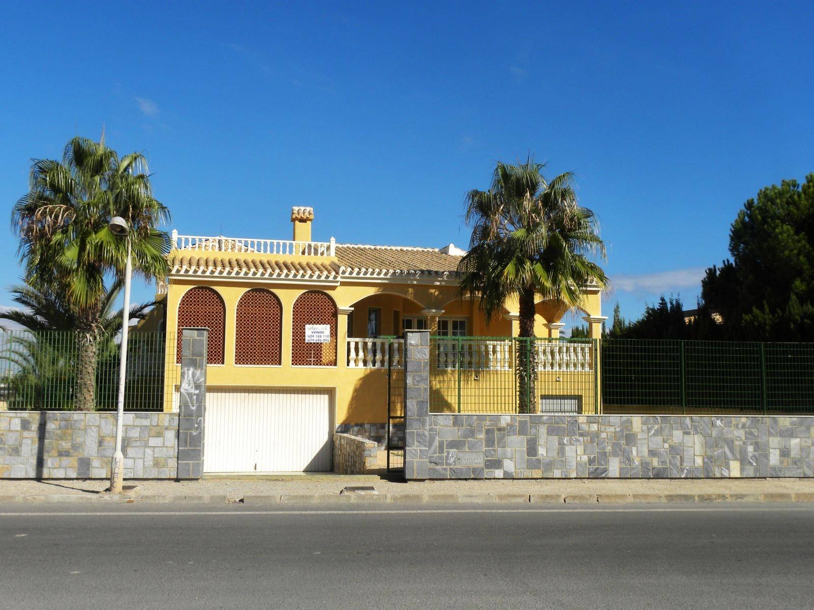 VILA DE LUXE AMB AMARRE PER A VAIXELL A LA MÀNIGA DEL MAR MENOR