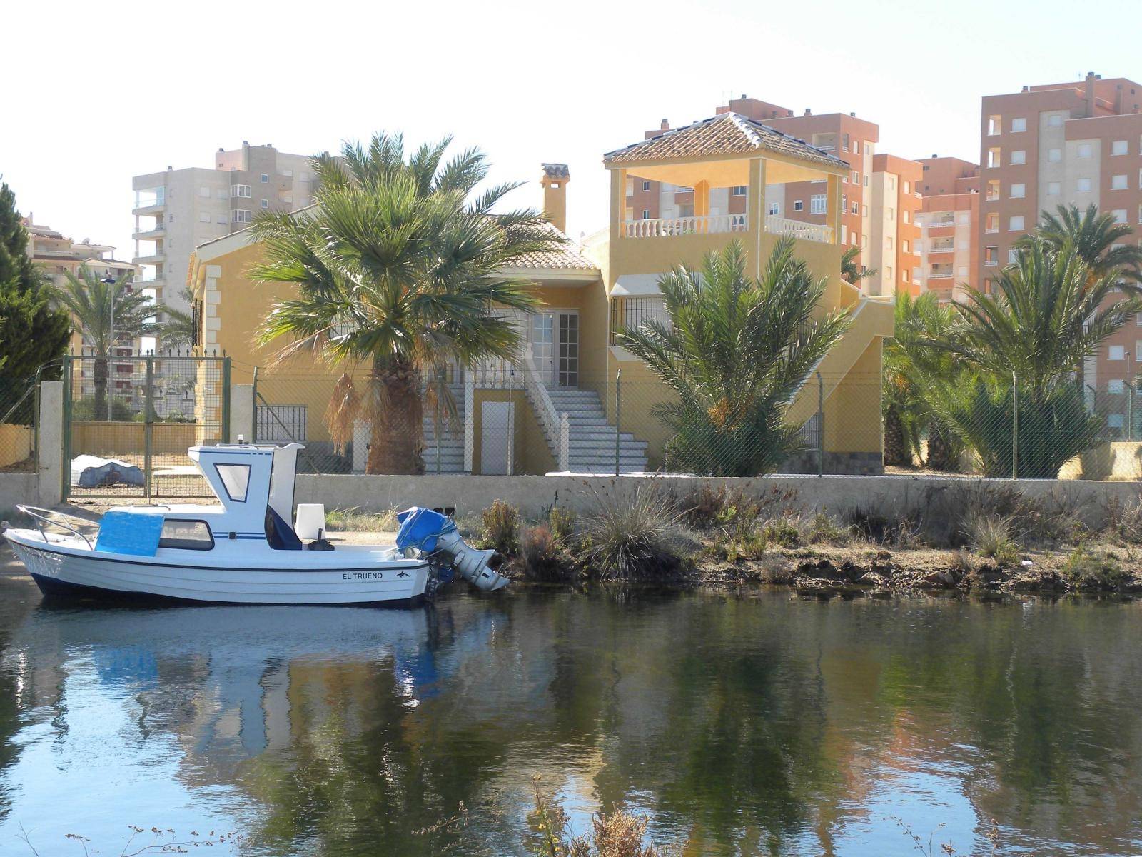 LUKSUSVILLA MED FORTØYNING FOR BÅT I LA MANGA DEL MAR MENOR