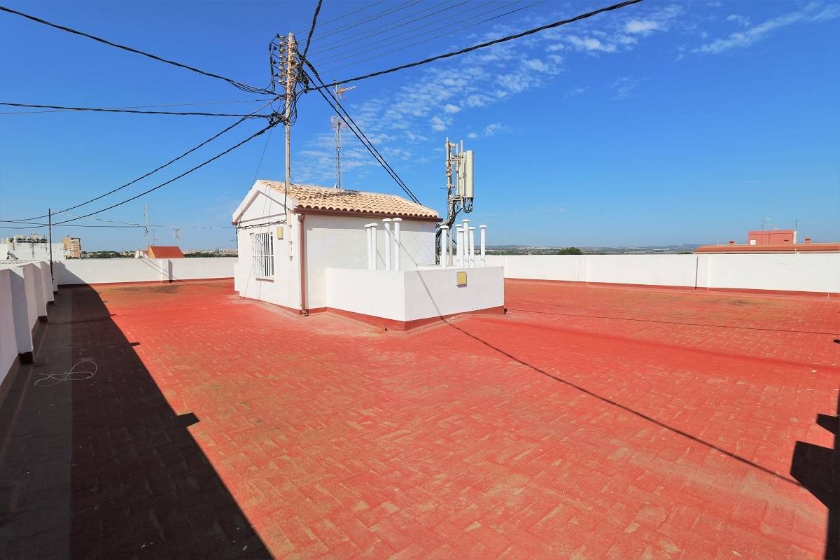 ÁTICO REFORMADO CON VISTAS AL MAR EN PLAYA DE LOS NÁUFRAGOS