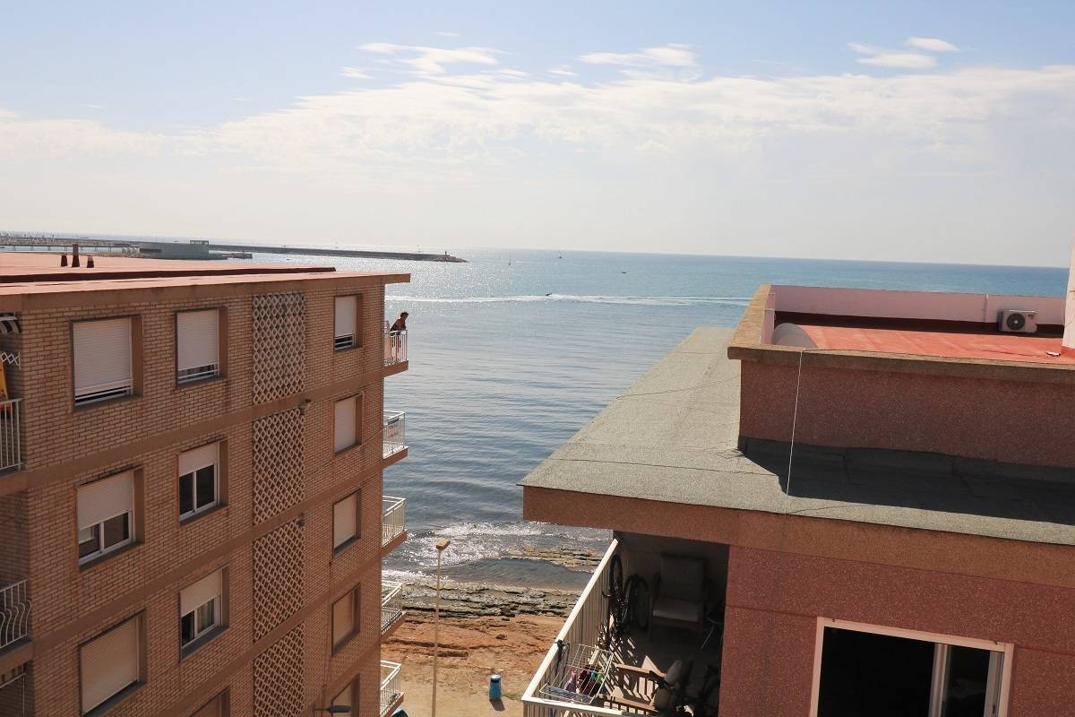 GERENOVEERD PENTHOUSE MET UITZICHT OP ZEE IN PLAYA DE LOS NÁUFRAGOS