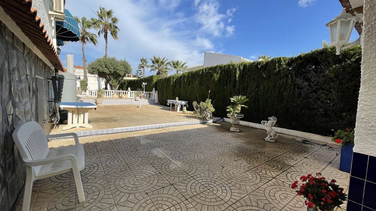 INDEPENDENT VILLA WITH LARGE PLOT IN SAN LUIS