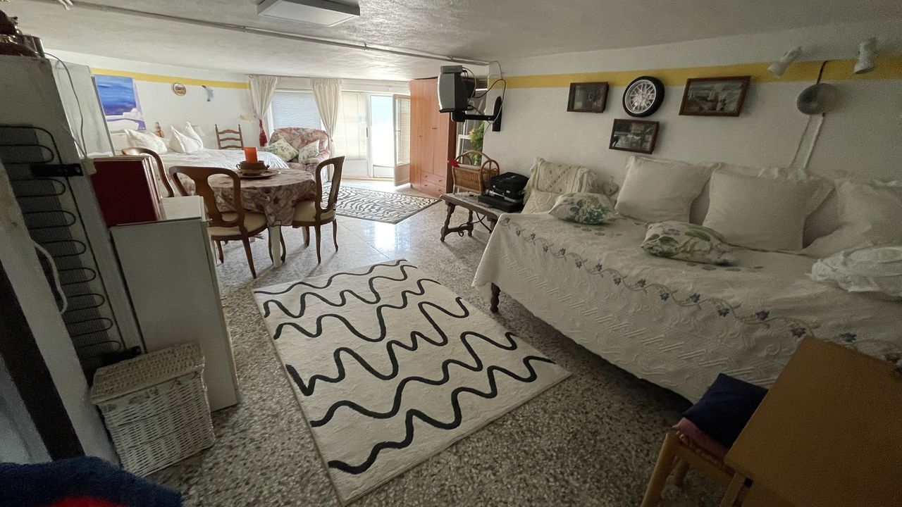 VILLA INDIPENDENTE CON GRANDE TERRENO A SAN LUIS