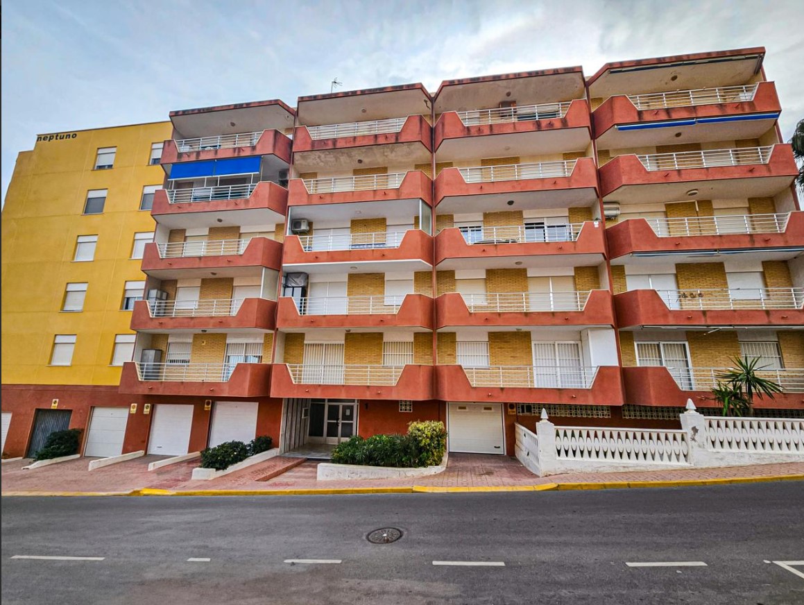 ÁTICO EN 2ª LÍNEA EN GUARDAMAR A 100 METROS DE LA PLAYA LA ROQUETA