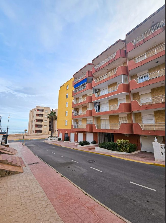 2ND LINE PENTHOUSE IN GUARDAMAR 100 METERS FROM LA ROQUETA BEACH