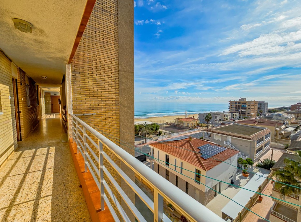 2E LIJN PENTHOUSE IN GUARDAMAR OP 100 METER VAN HET STRAND VAN LA ROQUETA