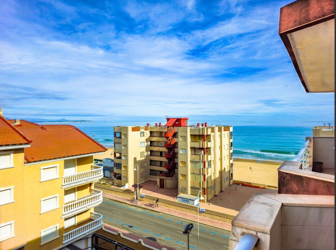 2E LIJN PENTHOUSE IN GUARDAMAR OP 100 METER VAN HET STRAND VAN LA ROQUETA