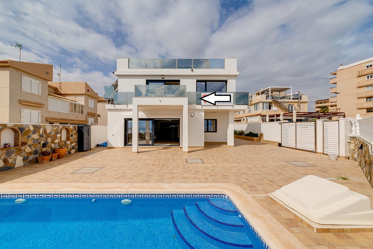 ESCLUSIVA VILLA FRONTE MARE CON PISCINA PRIVATA, JACUZZI E VISTA PANORAMICA A LA MATA