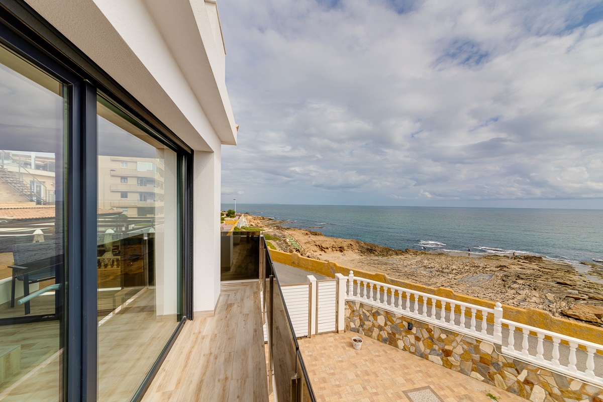 ESCLUSIVA VILLA FRONTE MARE CON PISCINA PRIVATA, JACUZZI E VISTA PANORAMICA A LA MATA