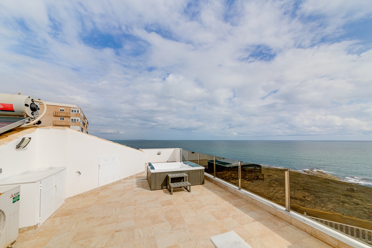 ESCLUSIVA VILLA FRONTE MARE CON PISCINA PRIVATA, JACUZZI E VISTA PANORAMICA A LA MATA