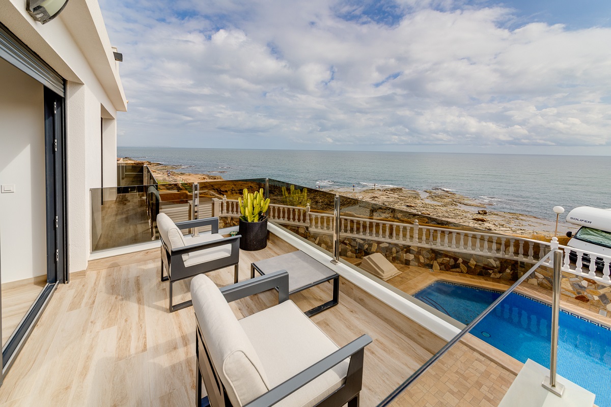 EXCLUSIVA VILLA FRENTE AL MAR CON PISCINA PRIVADA, JACUZZI Y VISTAS PANORÁMICAS EN LA MATA