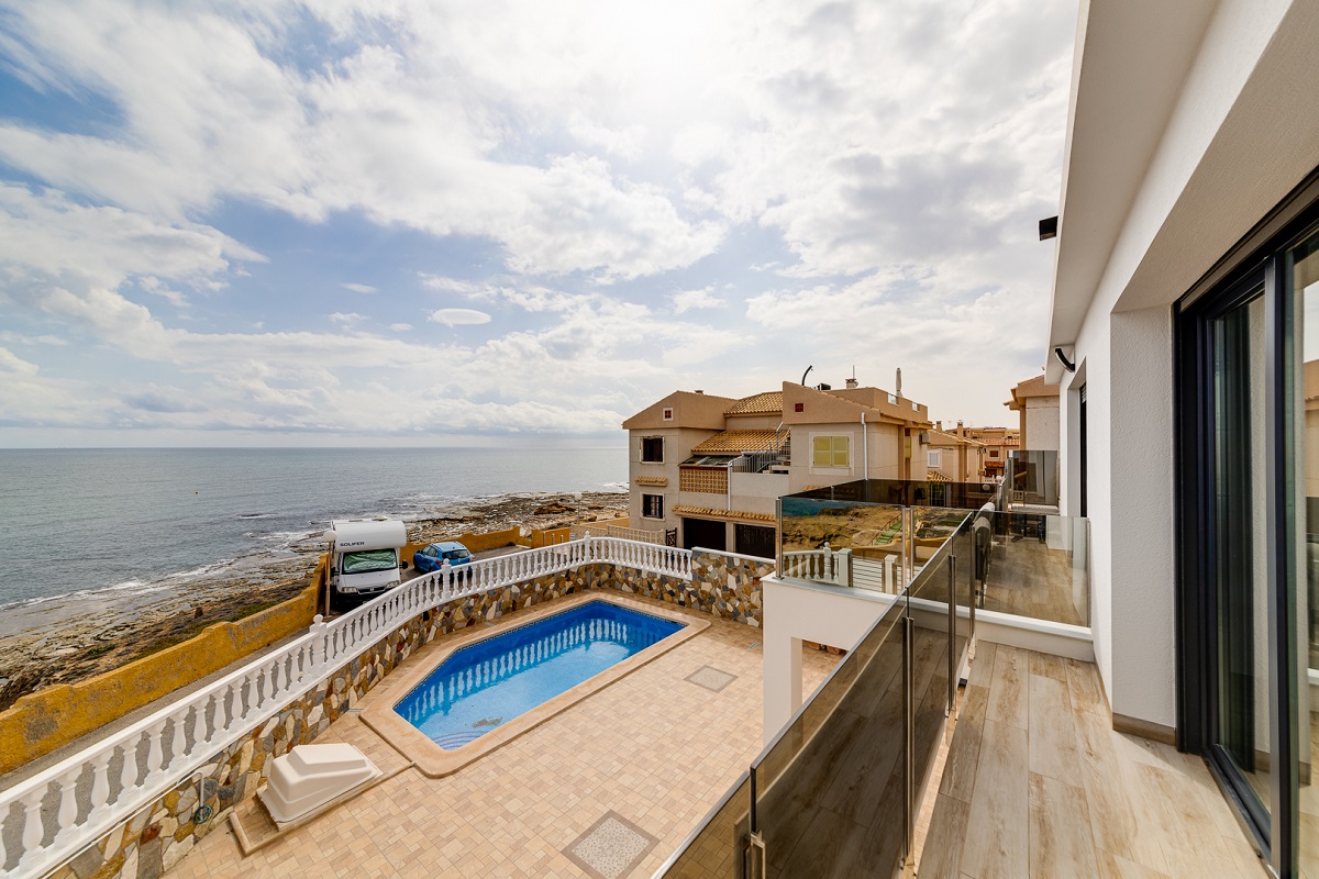 ESCLUSIVA VILLA FRONTE MARE CON PISCINA PRIVATA, JACUZZI E VISTA PANORAMICA A LA MATA