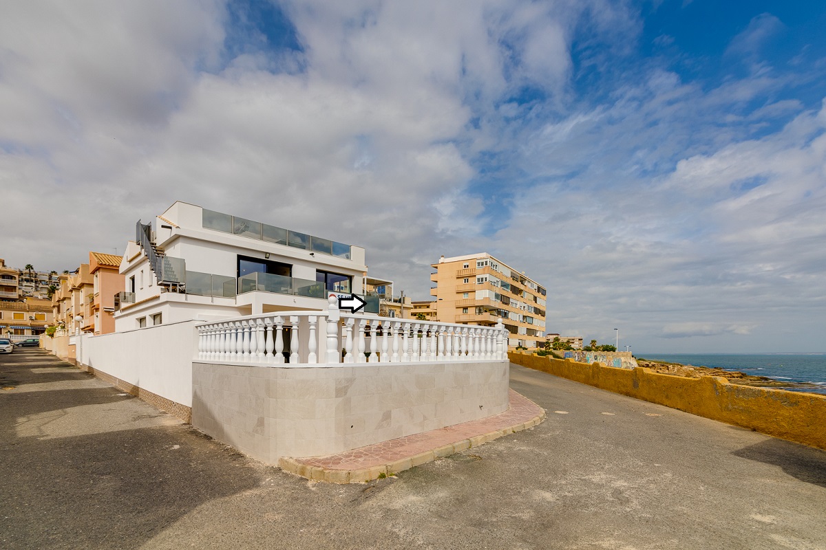 ESCLUSIVA VILLA FRONTE MARE CON PISCINA PRIVATA, JACUZZI E VISTA PANORAMICA A LA MATA