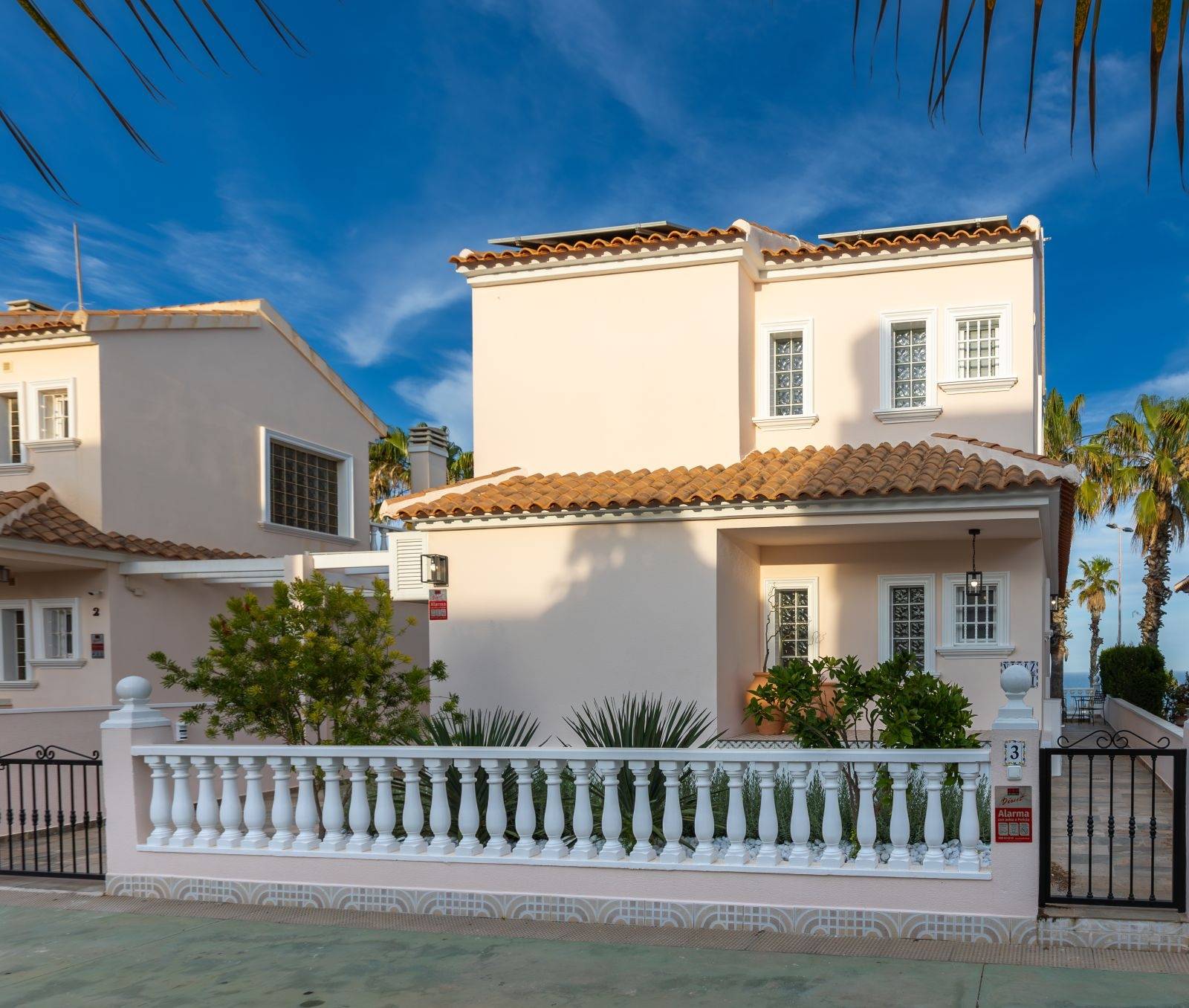 PRACHTIGE VILLA MET SPECTACULAIR UITZICHT OP ZEE IN TORRE DEL MORO 1E LIJN