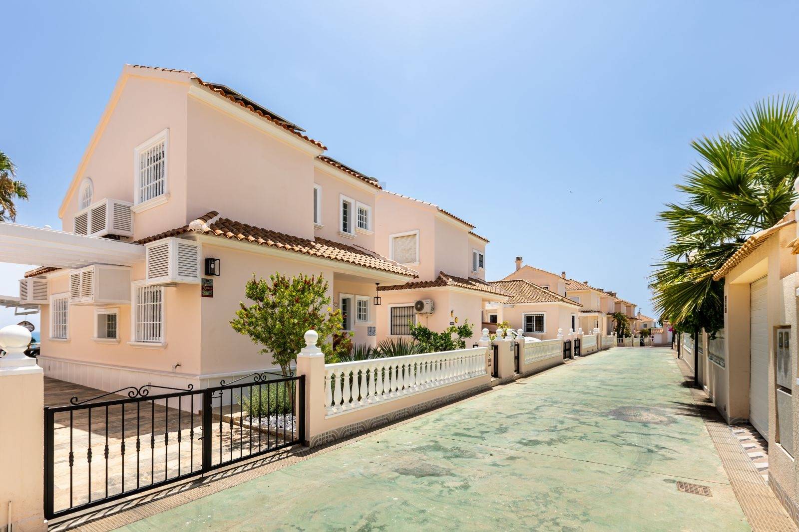 BELLE VILLA AVEC VUE SPECTACULAIRE SUR LA MER À TORRE DEL MORO 1ÈRE LIGNE