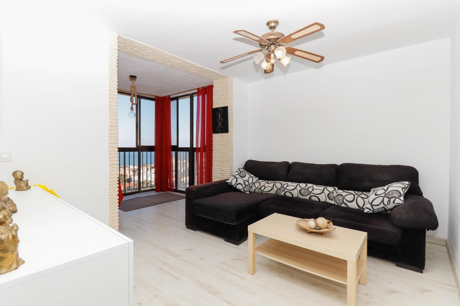 APARTAMENT EN ZONA DE TORRELAMATA AMB VISTES ESPECTACULARS AL MAR