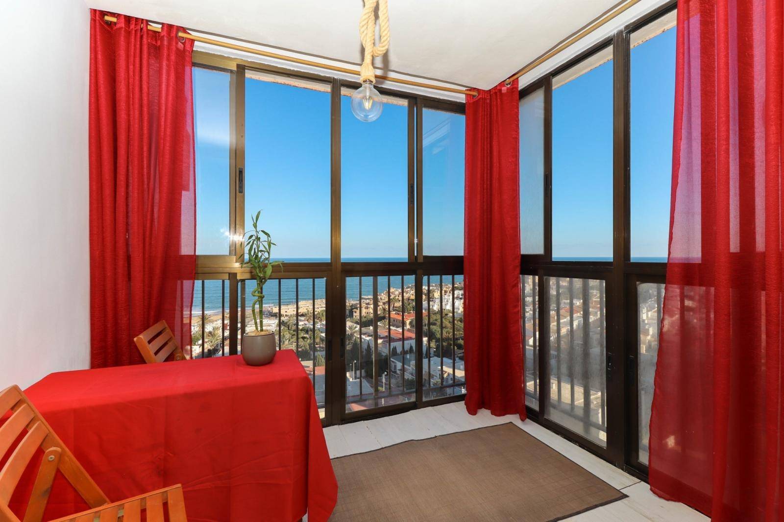 APARTAMENTO EN ZONA DE TORRELAMATA CON VISTAS ESPECTACULARES AL MAR