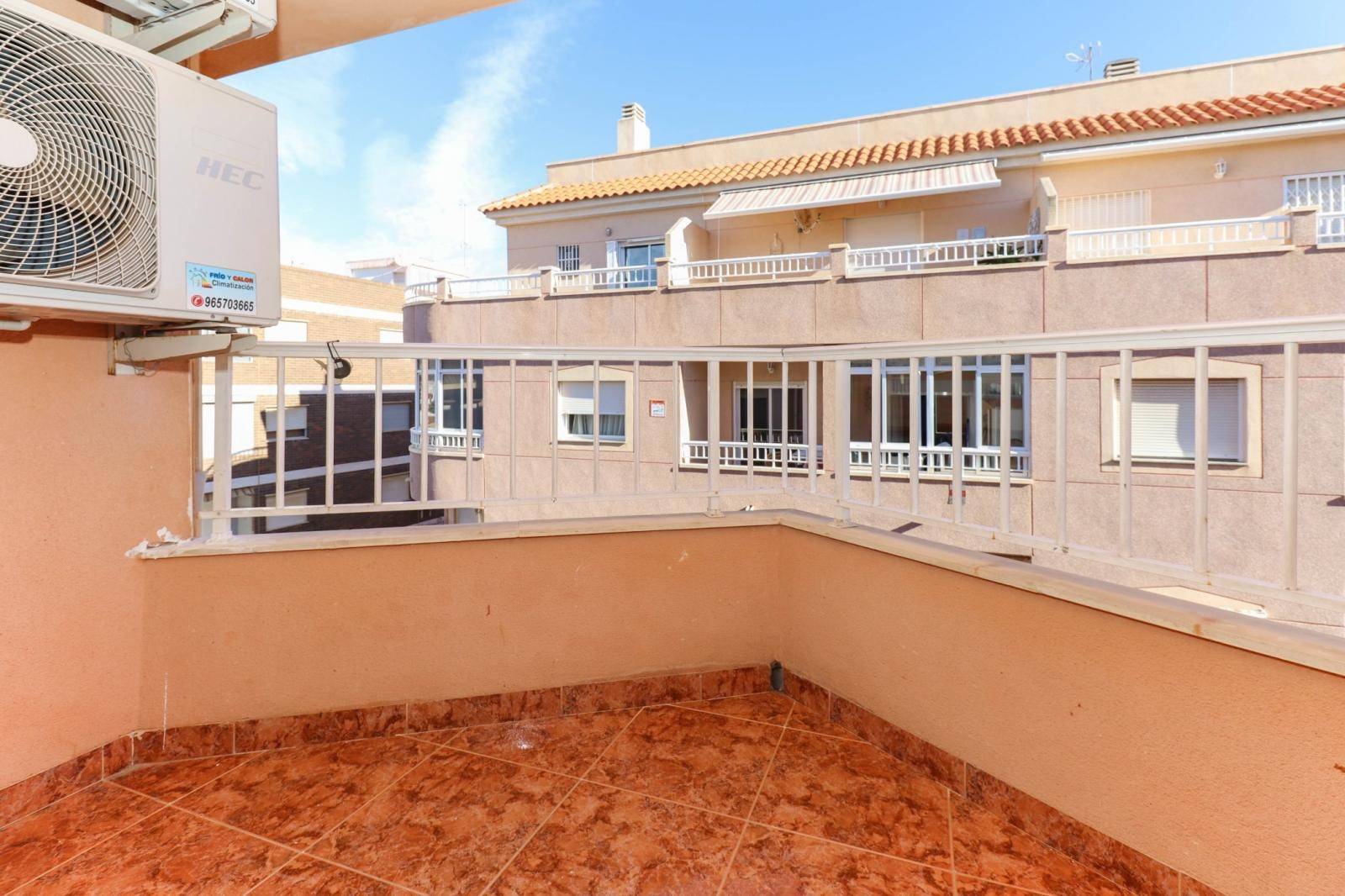 APARTAMENTO CON GARAJE Y TRASTERO A 100 METROS DE LA PLAYA DE LOS LOCOS