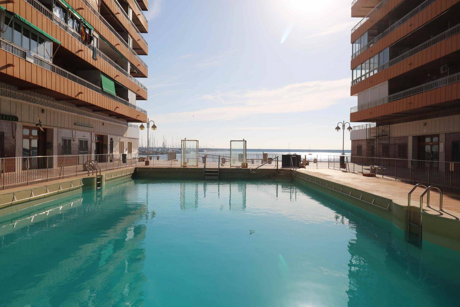 APARTAMENT EXCLUSIU REFORMAT A NAVAMARES 1A LÍNIA DE L'ACEQUION AMB PISCINA!!