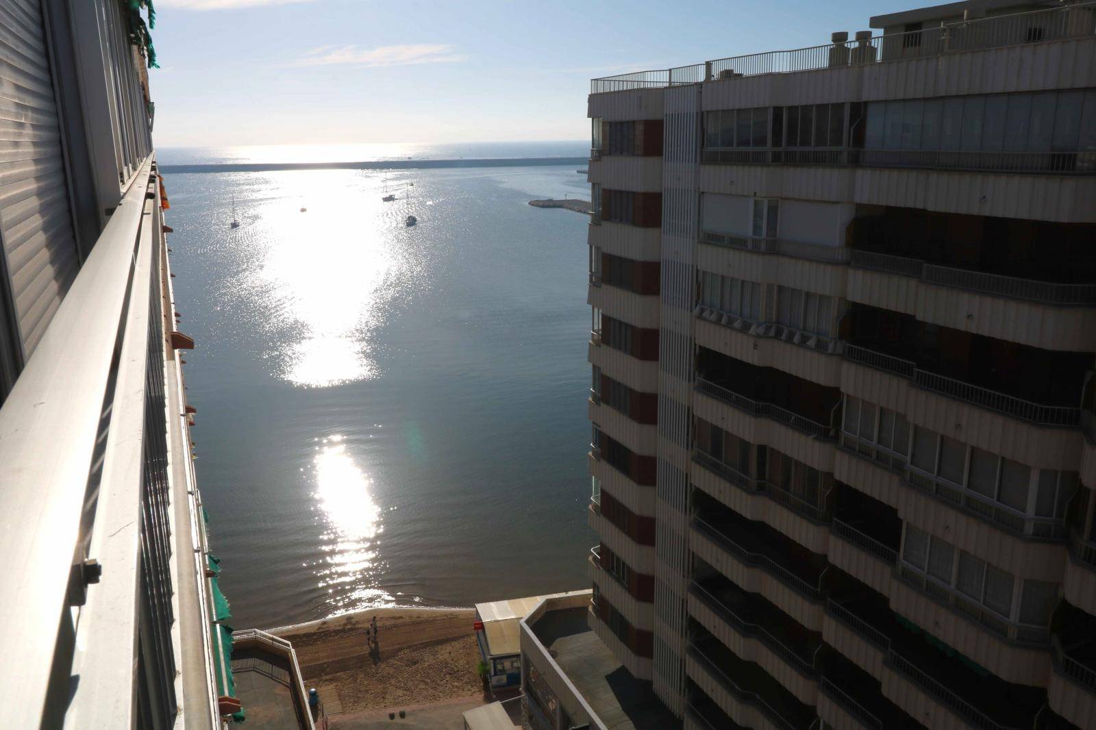 APARTAMENT EXCLUSIU REFORMAT A NAVAMARES 1A LÍNIA DE L'ACEQUION AMB PISCINA!!