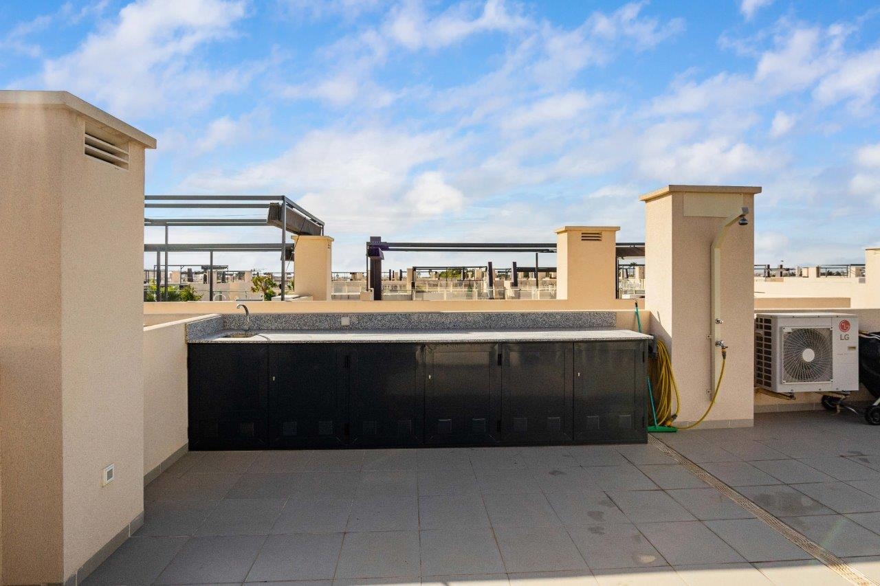 MOOI APPARTEMENT MET DAKTERRAS - OP EEN PAAR METER VAN HET STRAND IN TORRE HORADADA