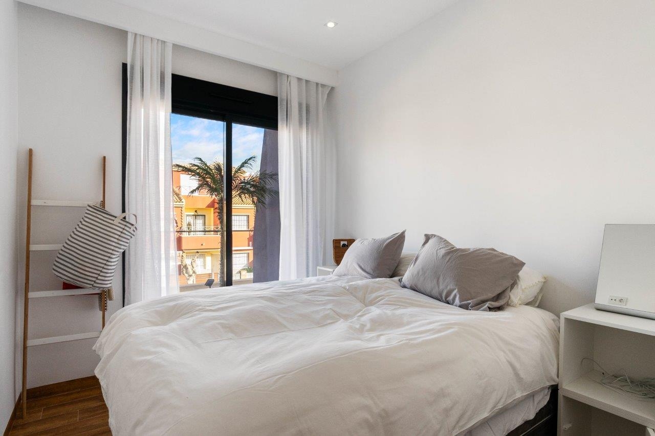 PRECIÓS APARTAMENT AMB TERRAT - A POCS METRES DE LA PLATJA A TORRE HORADADA