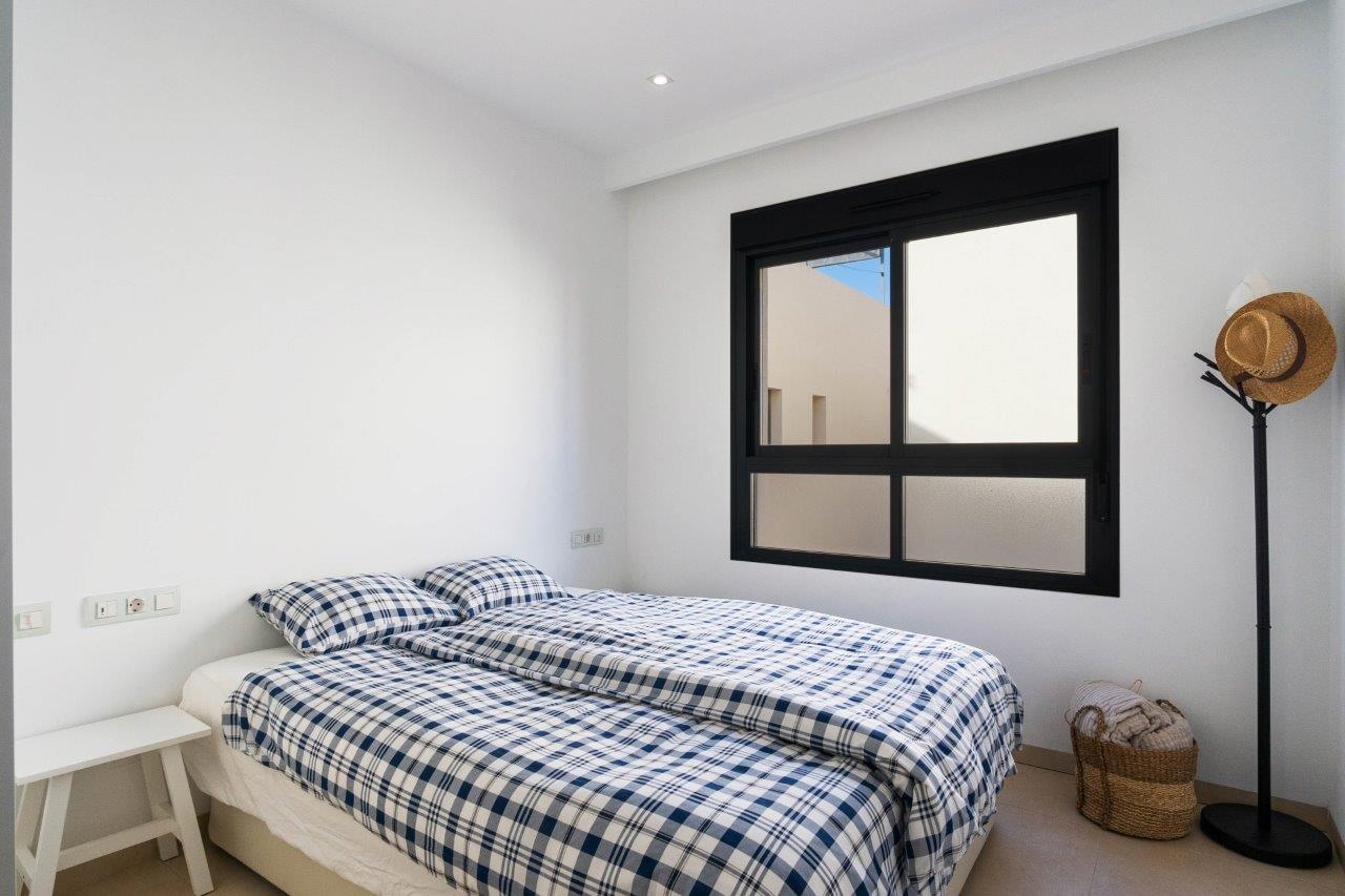 PRECIÓS APARTAMENT AMB TERRAT - A POCS METRES DE LA PLATJA A TORRE HORADADA