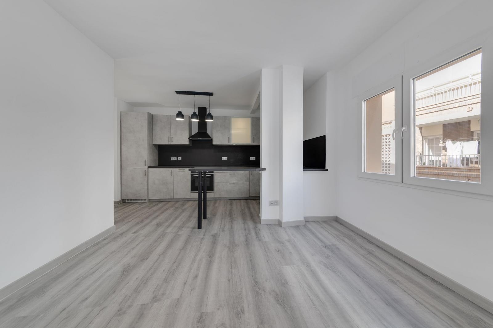 GERENOVEERD APPARTEMENT IN HET CENTRUM VAN TORREVIEJA EN DICHT BIJ HET STRAND