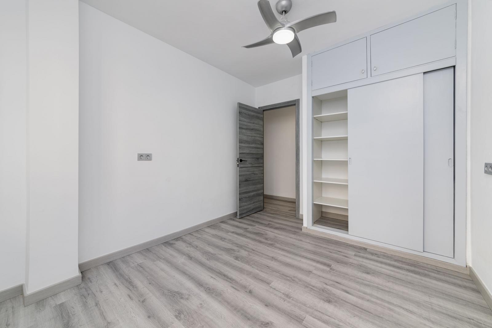 APARTAMENTO REFORMADO EN EL CENTRO DE TORREVIEJA Y CERCA DE LA PLAYA