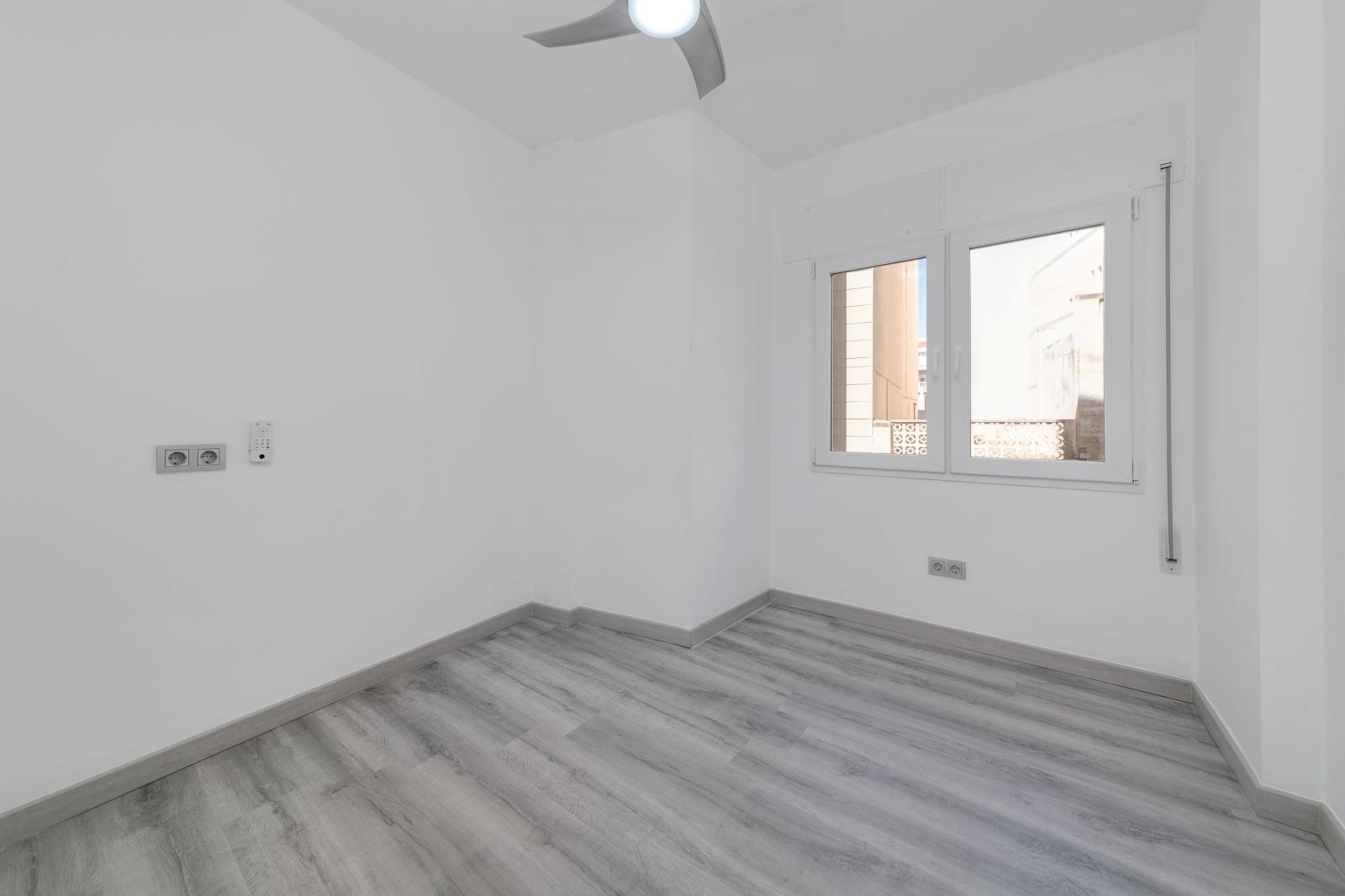 APARTAMENTO REFORMADO EN EL CENTRO DE TORREVIEJA Y CERCA DE LA PLAYA