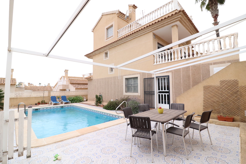 Villa til salg i Orihuela Costa