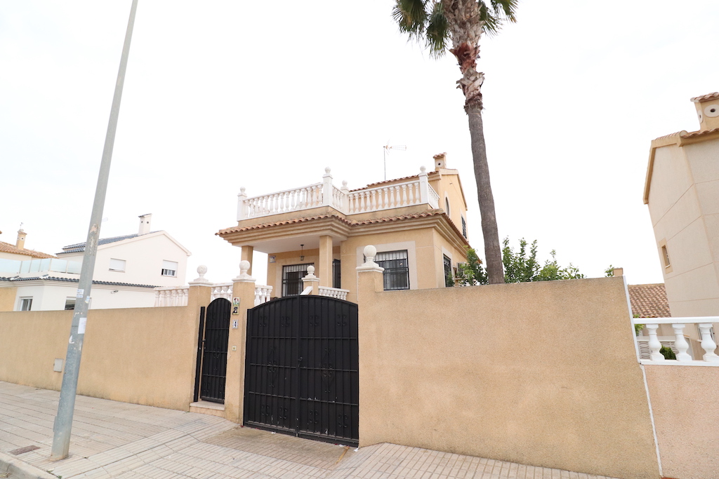 Villa til salg i Orihuela Costa