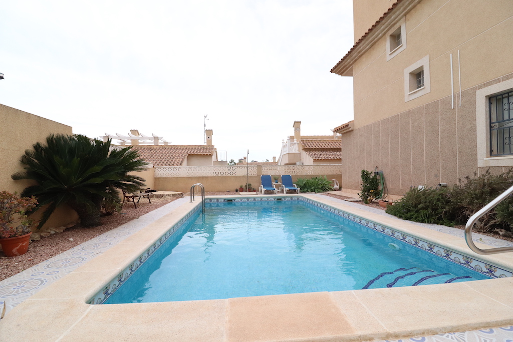 Villa til salg i Orihuela Costa