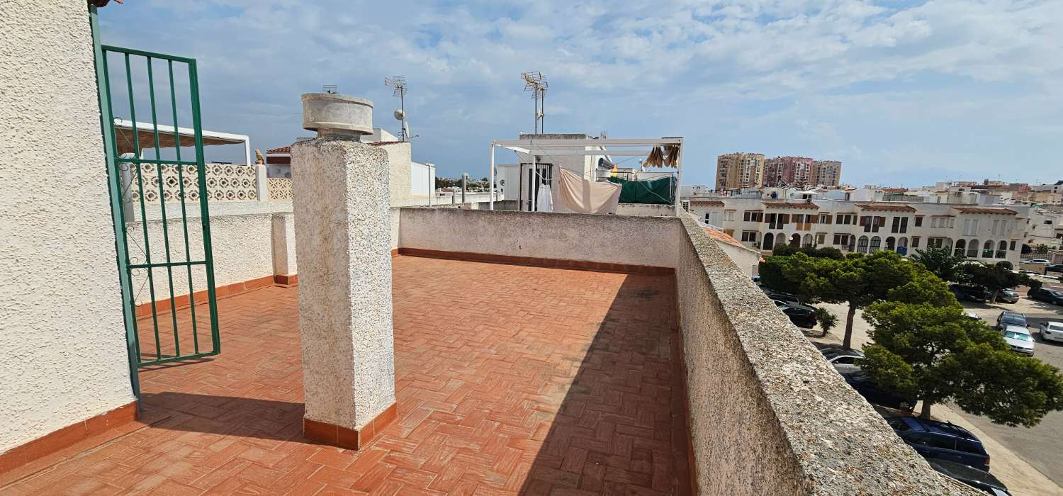 APPARTEMENT AVEC SOLARIUM PRIVÉ PRÈS DE PLAYA DE LOS LOCOS