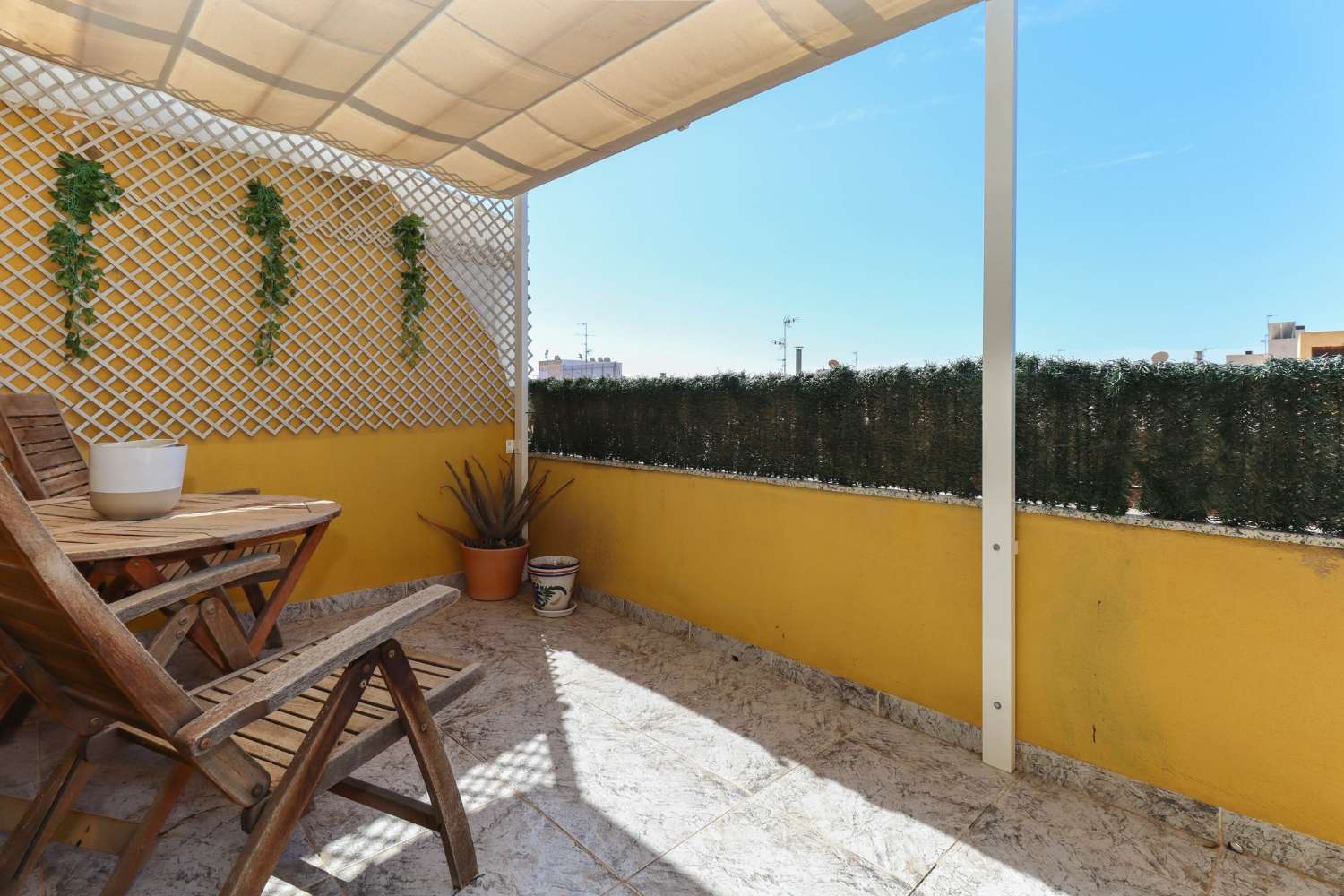 APARTAMENTO ATICO CON SOLARIUM PRIVADO CERCA DE LA PLAYA