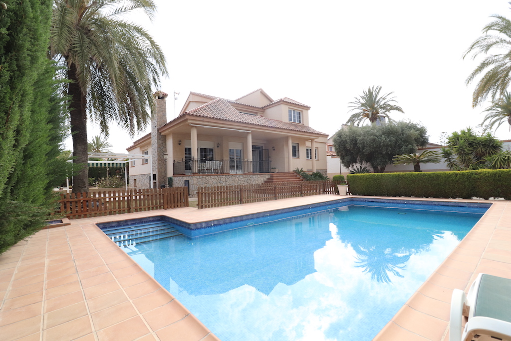 DETACHED VILLA WITH LARGE PLOT IN MIL PALMERAS