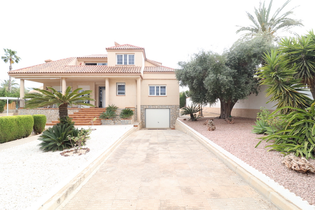 DETACHED VILLA WITH LARGE PLOT IN MIL PALMERAS