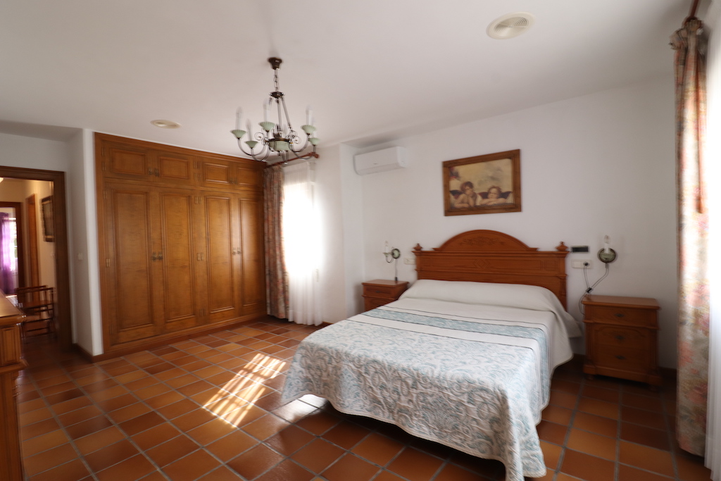 DETACHED VILLA WITH LARGE PLOT IN MIL PALMERAS