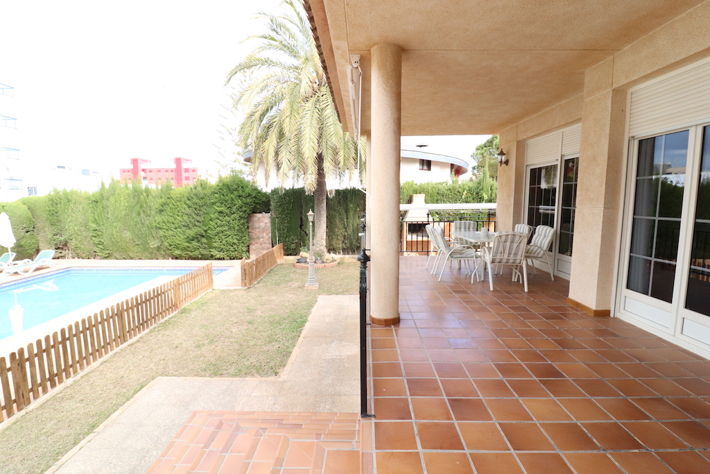 DETACHED VILLA WITH LARGE PLOT IN MIL PALMERAS