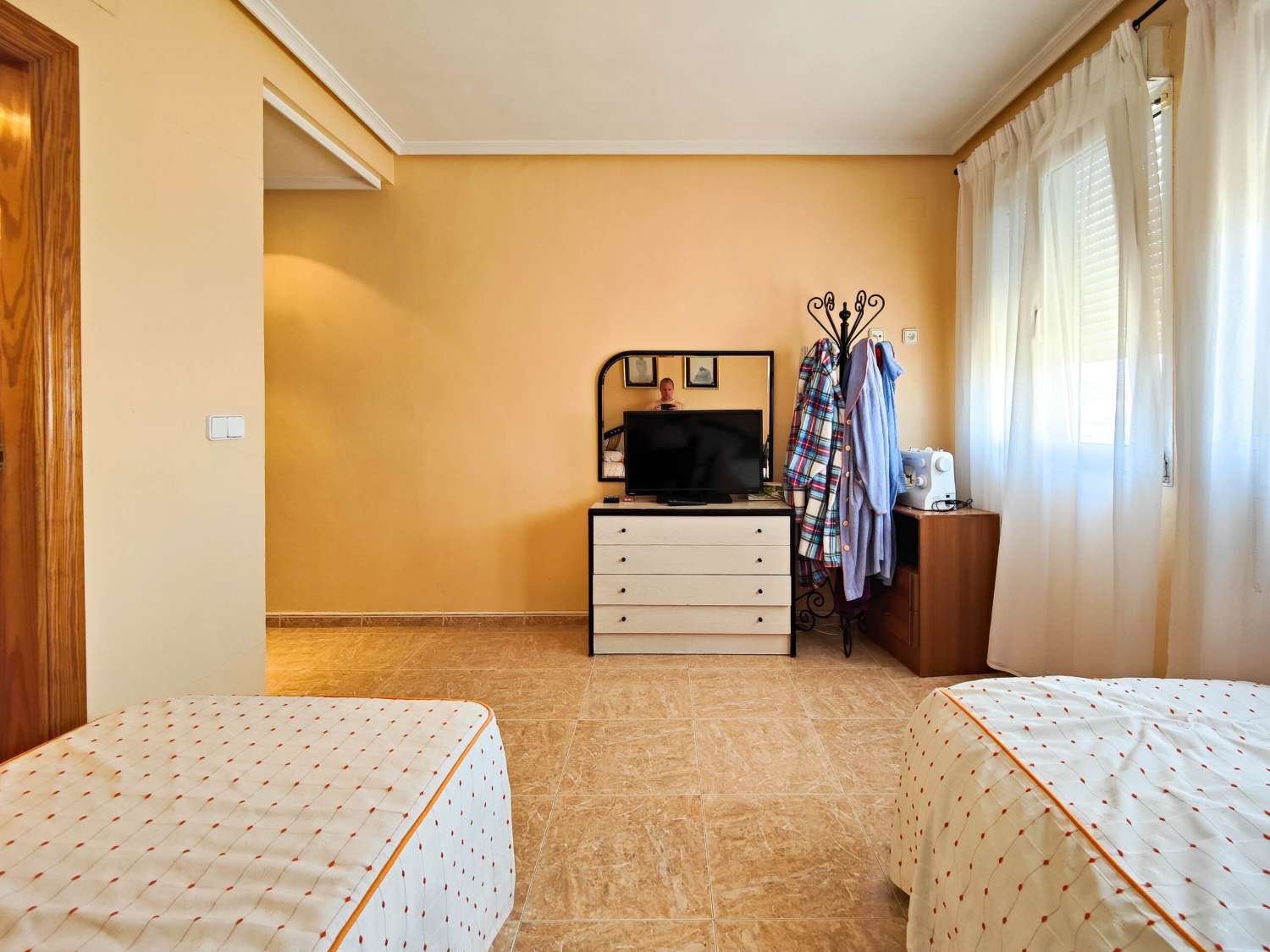 "OCCASIONE UNICA! VILLA INDIPENDENTE CON 2 CAMERE DA LETTO CON AMPIO TERRENO AD AGUAS NUEVAS, TORREVIEJA.