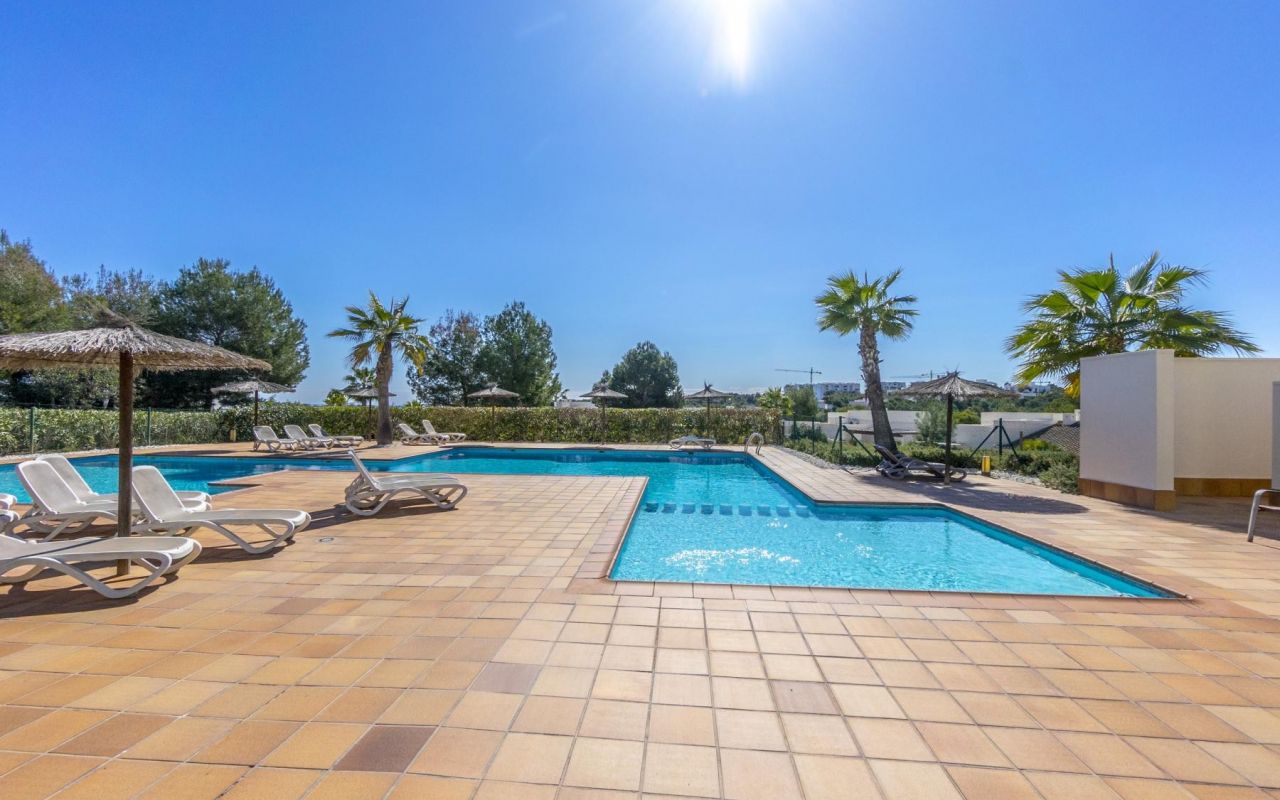 ELEGANT PENTHOUSE TE KOOP IN LAS COLINAS GOLF & COUNTRY CLUB, ORIHUELA COSTA