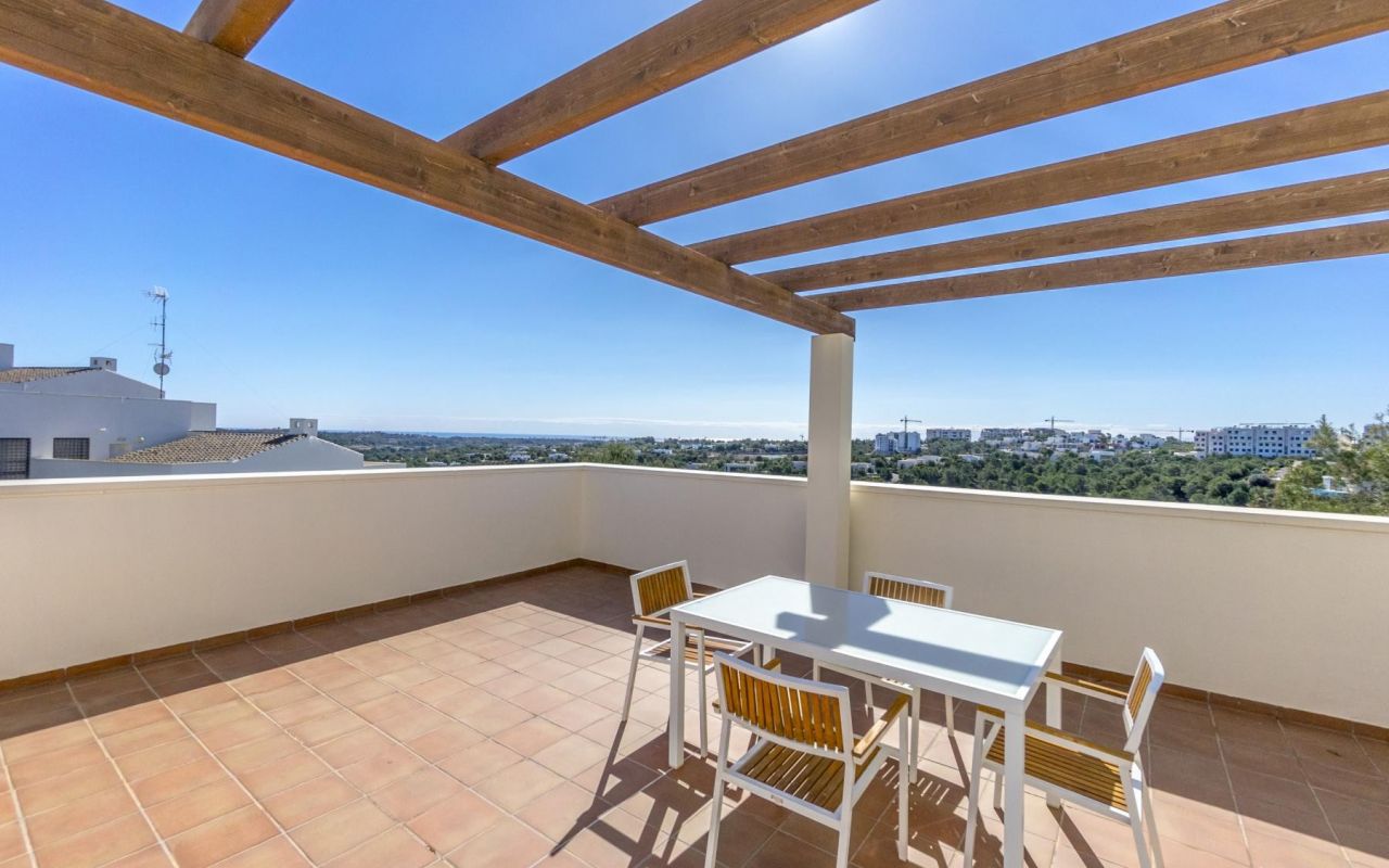 ELEGANTES PENTHOUSE ZUM VERKAUF IN LAS COLINAS GOLF & COUNTRY CLUB, ORIHUELA COSTA