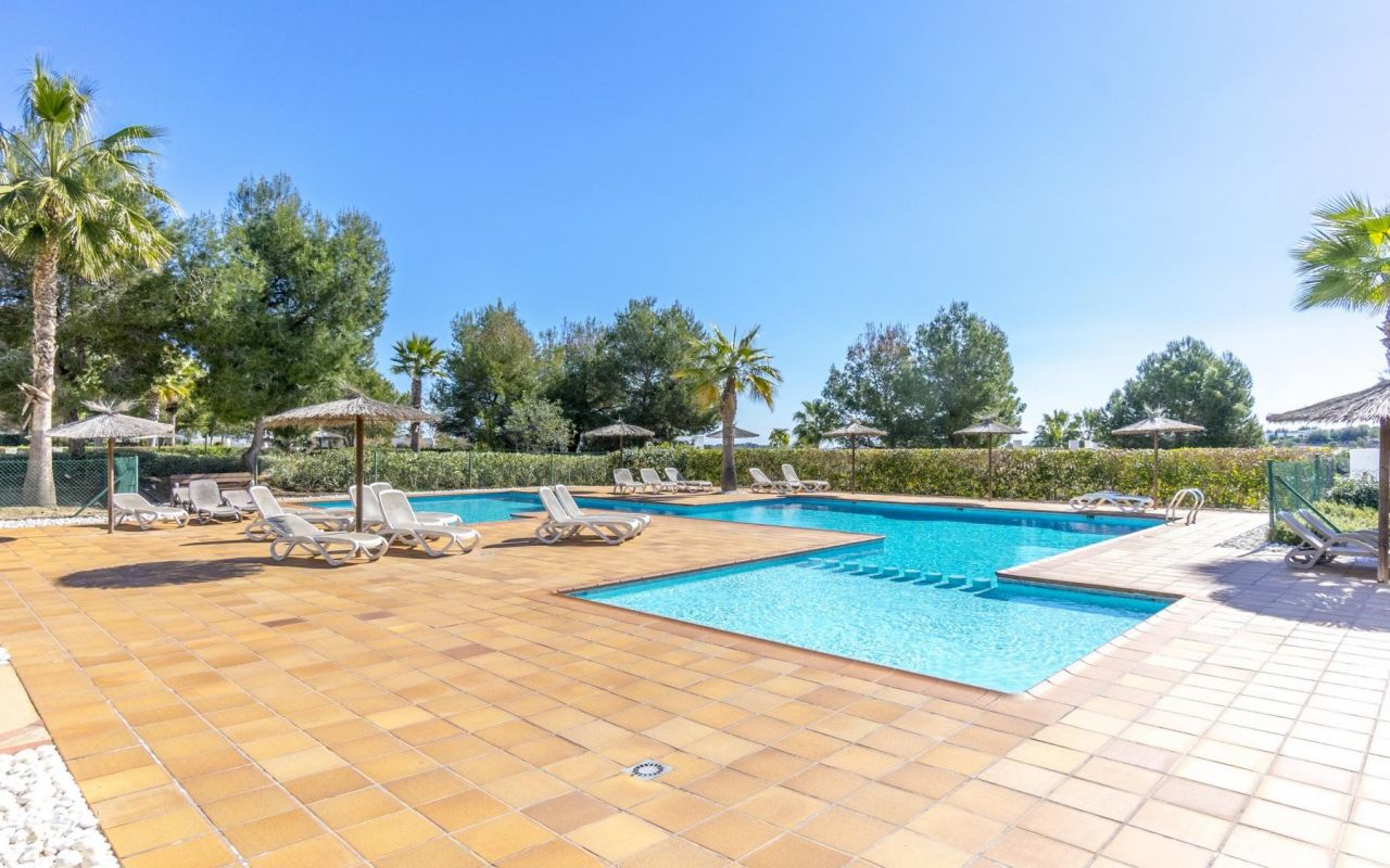 ELEGANT PENTHOUSE TIL SALG I LAS COLINAS GOLF & COUNTRY CLUB, ORIHUELA COSTA