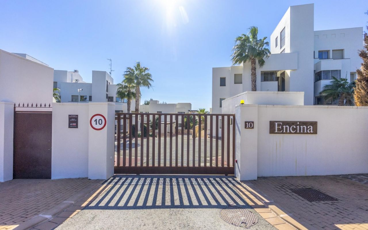 ELEGANT PENTHOUSE TIL SALG I LAS COLINAS GOLF & COUNTRY CLUB, ORIHUELA COSTA