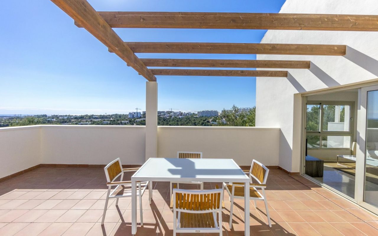 ELEGANT PENTHOUSE TE KOOP IN LAS COLINAS GOLF & COUNTRY CLUB, ORIHUELA COSTA