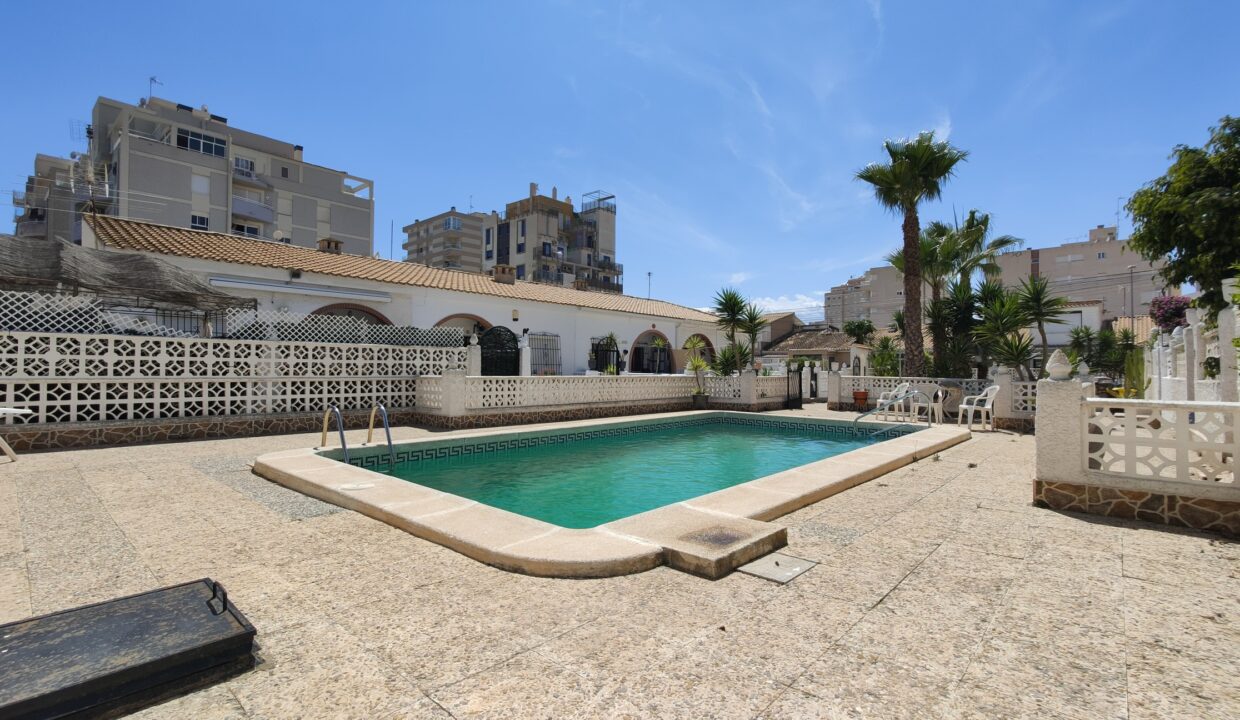 EXCLUSIVE INDIVIDUAL BUNGALOW IN NUEVA TORREVIEJA!